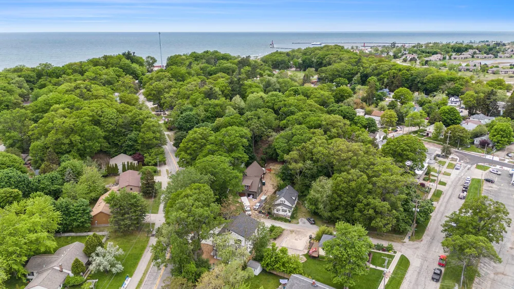 3220 Lakeshore Drive Muskegon, MI 49441
