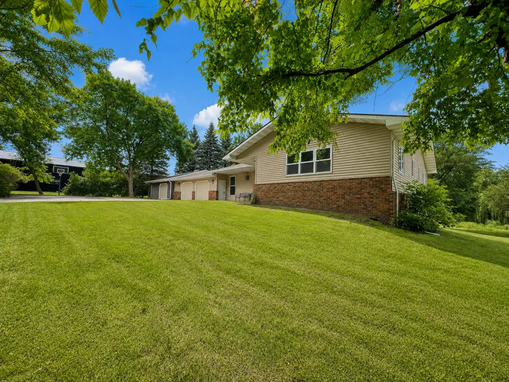 2398 122nd Avenue NE Spicer, MN 56288