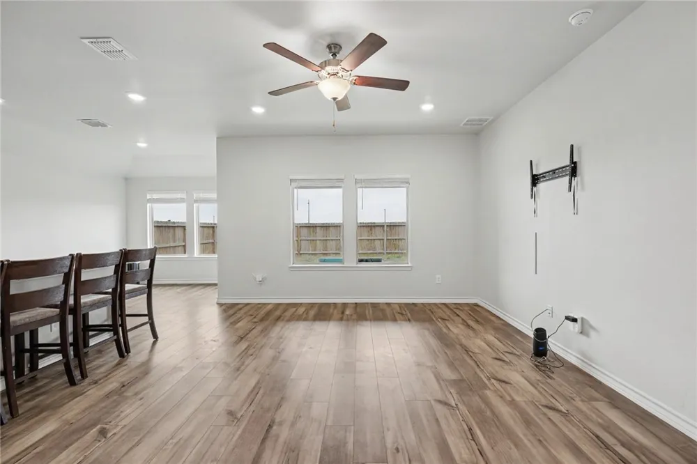 138 Donegal Street Sinton, TX 78387