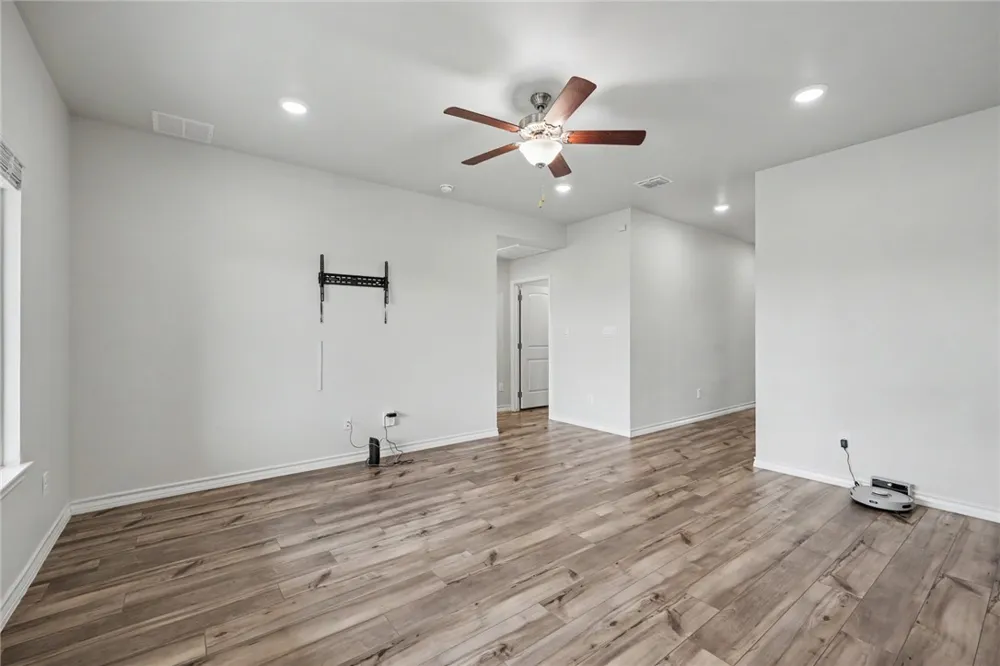 138 Donegal Street Sinton, TX 78387