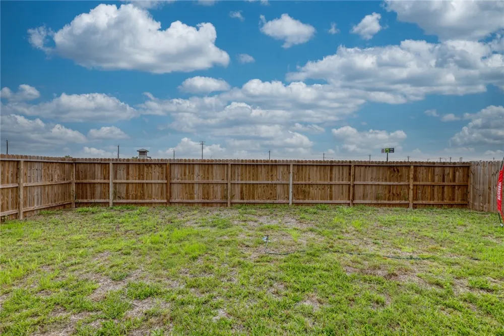 138 Donegal Street Sinton, TX 78387
