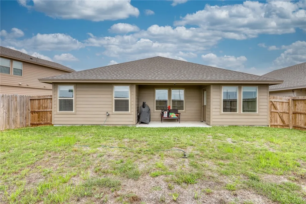 138 Donegal Street Sinton, TX 78387
