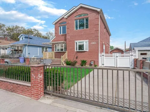 252-15 82nd Avenue