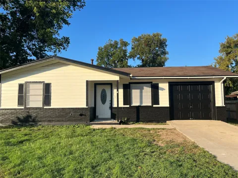 4 Hollywood Drive
