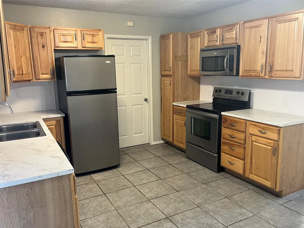 4 Hollywood Drive Lampasas, TX 76550