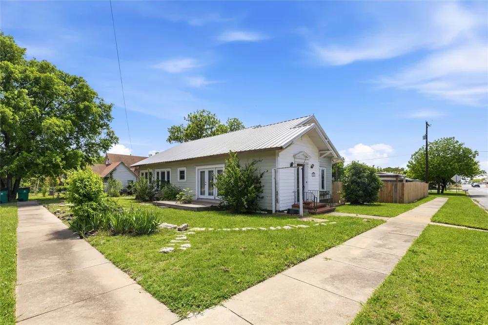 701 4th Street Goldthwaite, TX 76844