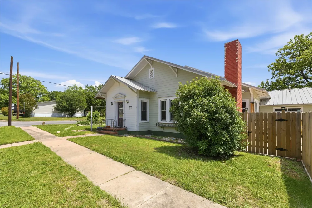 701 4th Street Goldthwaite, TX 76844