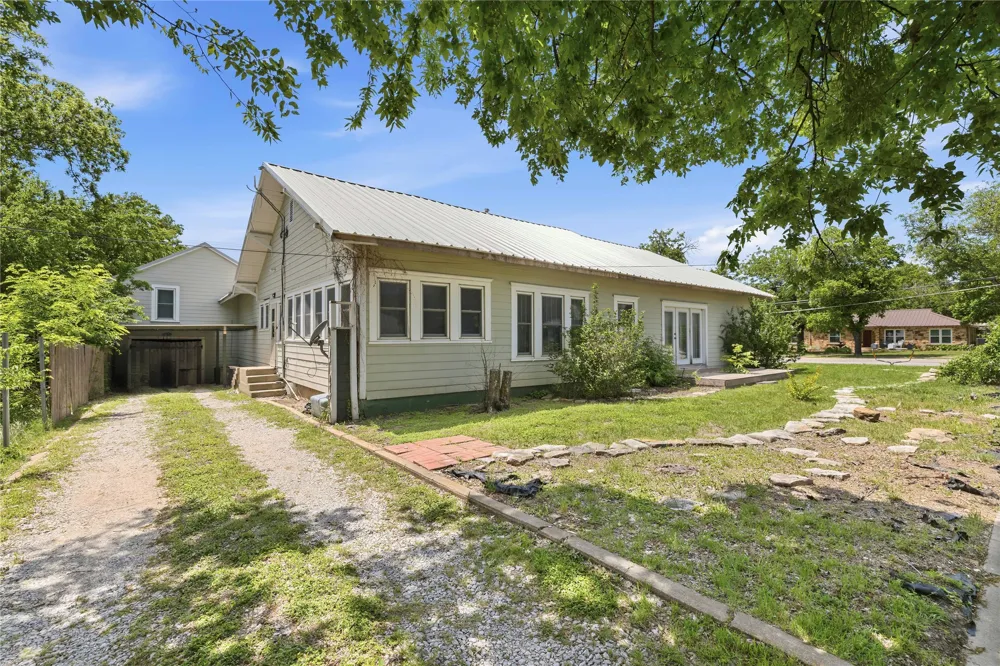 701 4th Street Goldthwaite, TX 76844