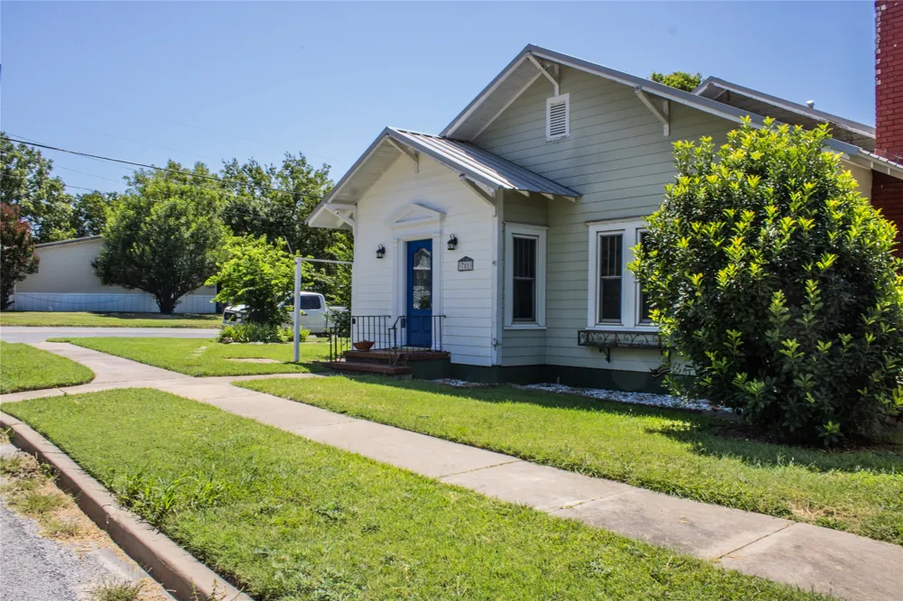 701 4th Street Goldthwaite, TX 76844