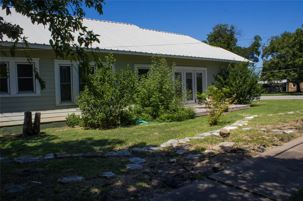 701 4th Street Goldthwaite, TX 76844