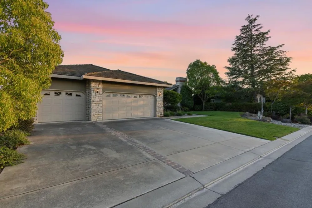 1290 Sonnys Way Hollister, CA 95023