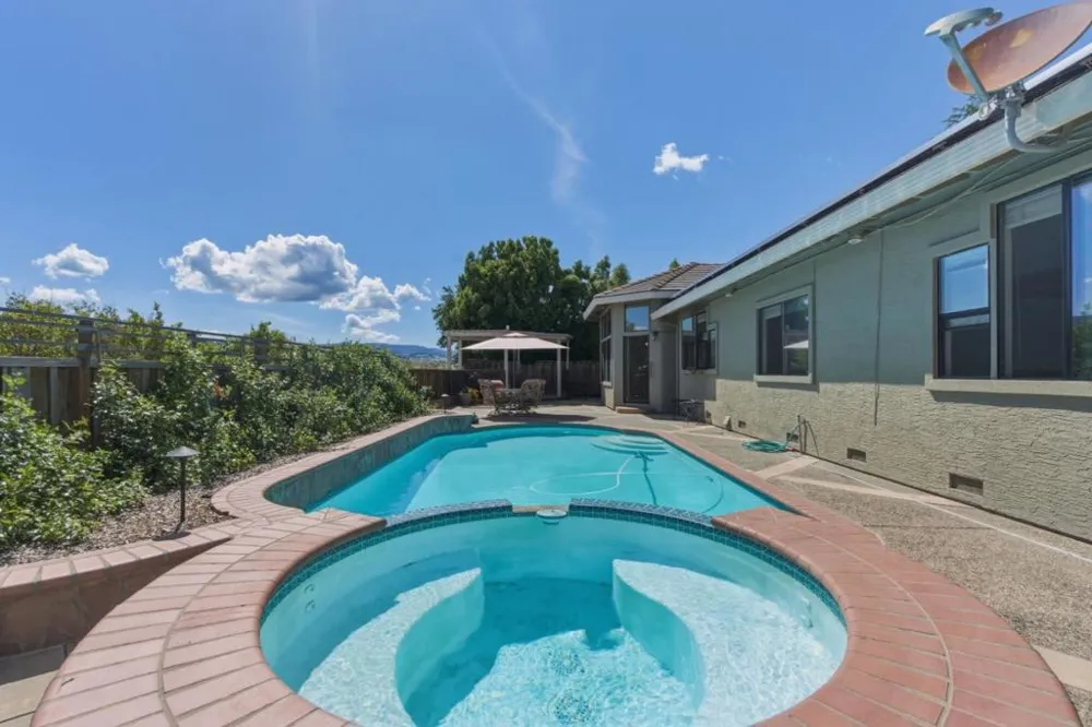 1290 Sonnys Way Hollister, CA 95023