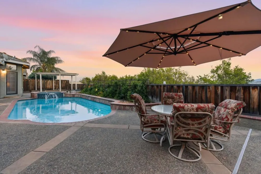 1290 Sonnys Way Hollister, CA 95023