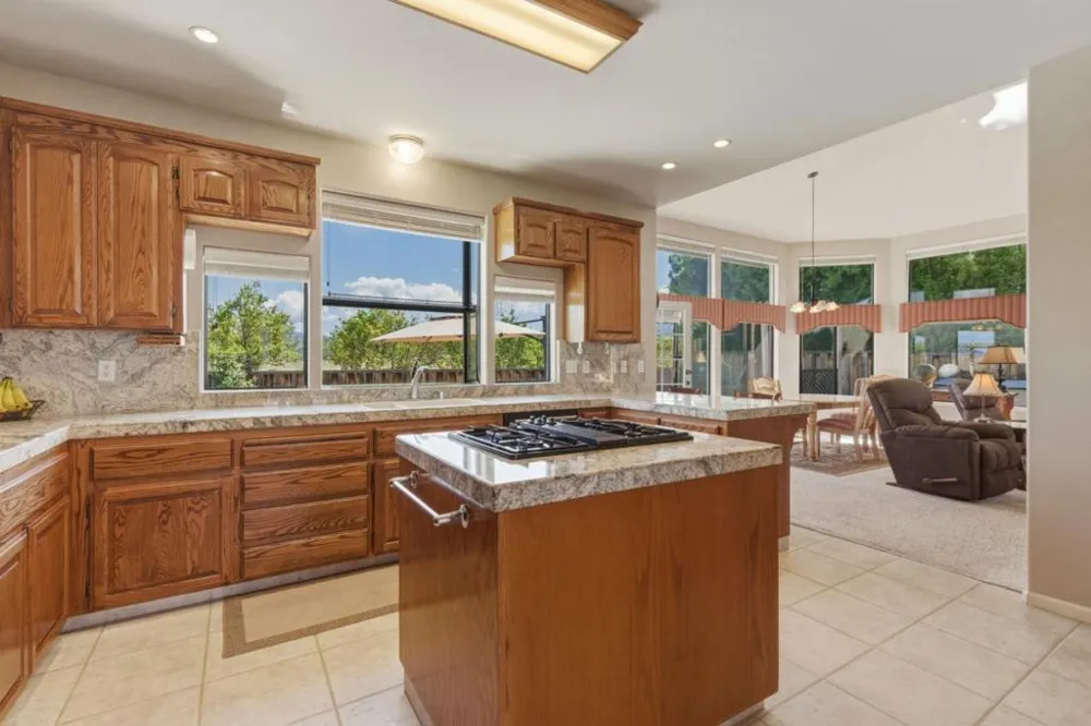 1290 Sonnys Way Hollister, CA 95023