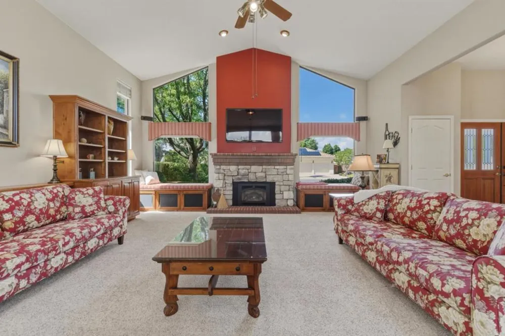 1290 Sonnys Way Hollister, CA 95023