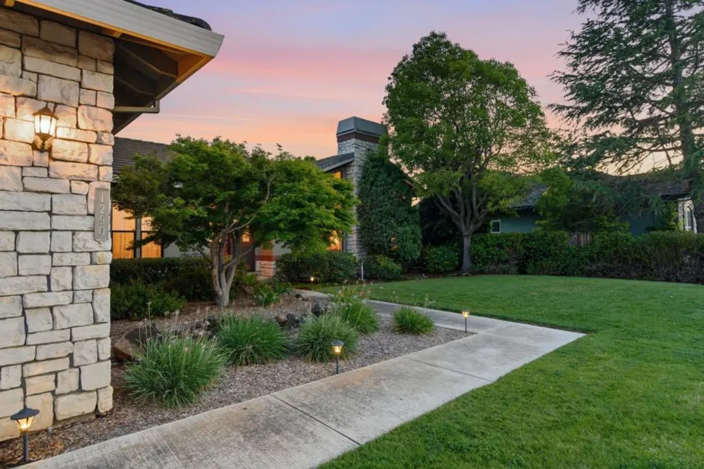 1290 Sonnys Way Hollister, CA 95023