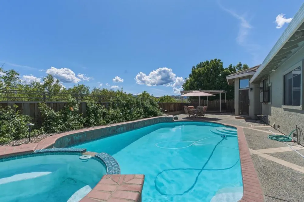 1290 Sonnys Way Hollister, CA 95023