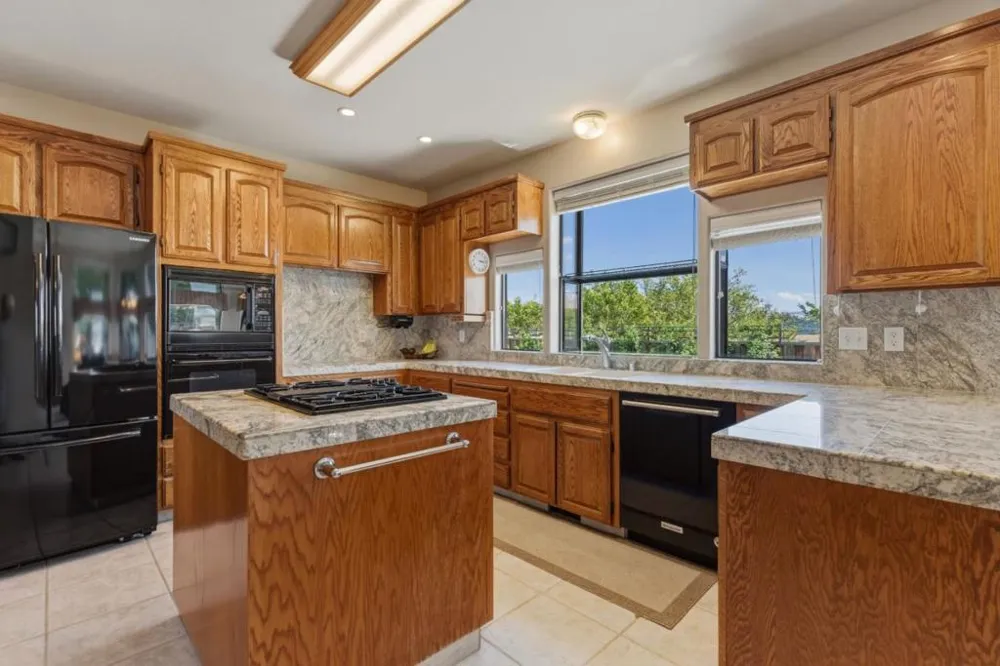 1290 Sonnys Way Hollister, CA 95023