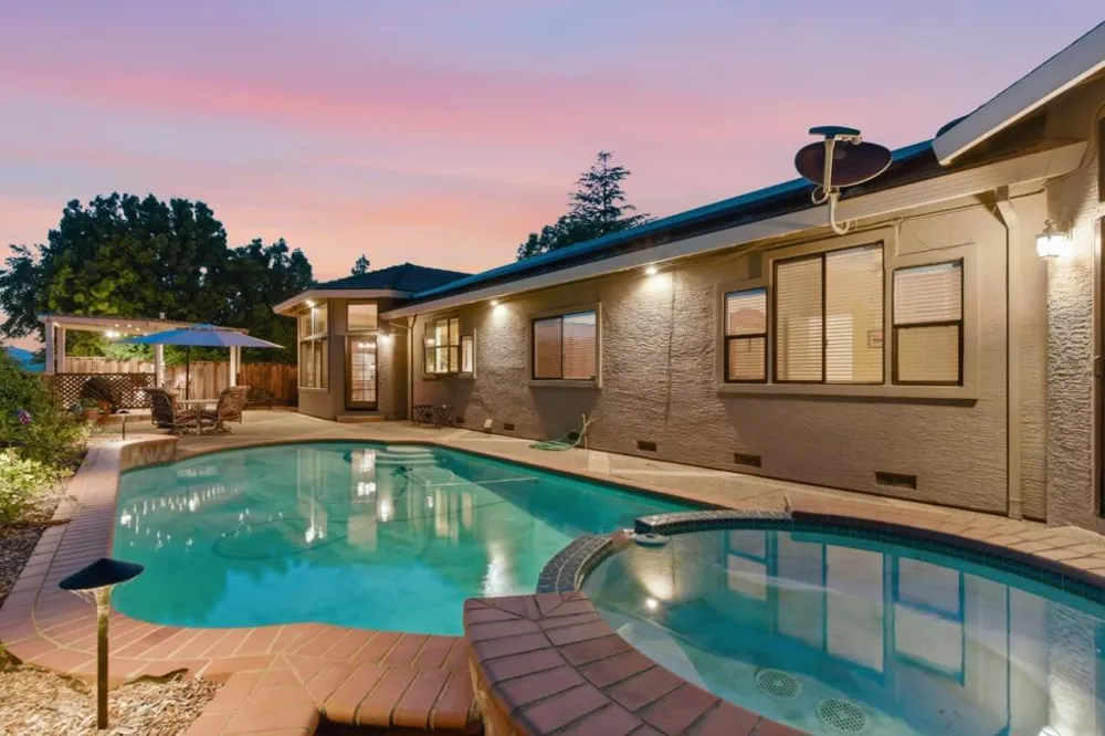 1290 Sonnys Way Hollister, CA 95023