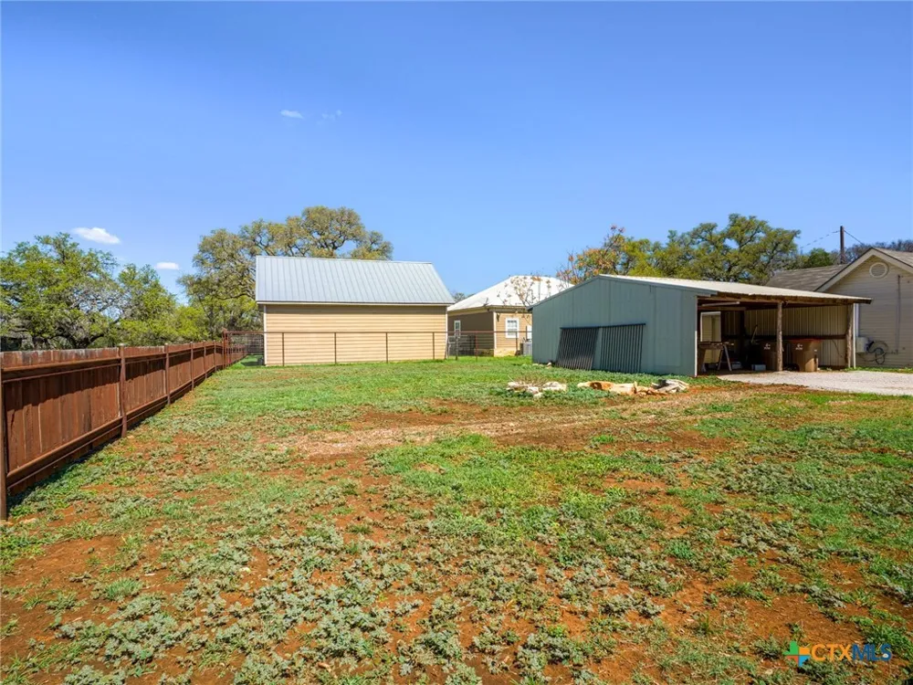 103 N Avenue Q Johnson City, TX 78636