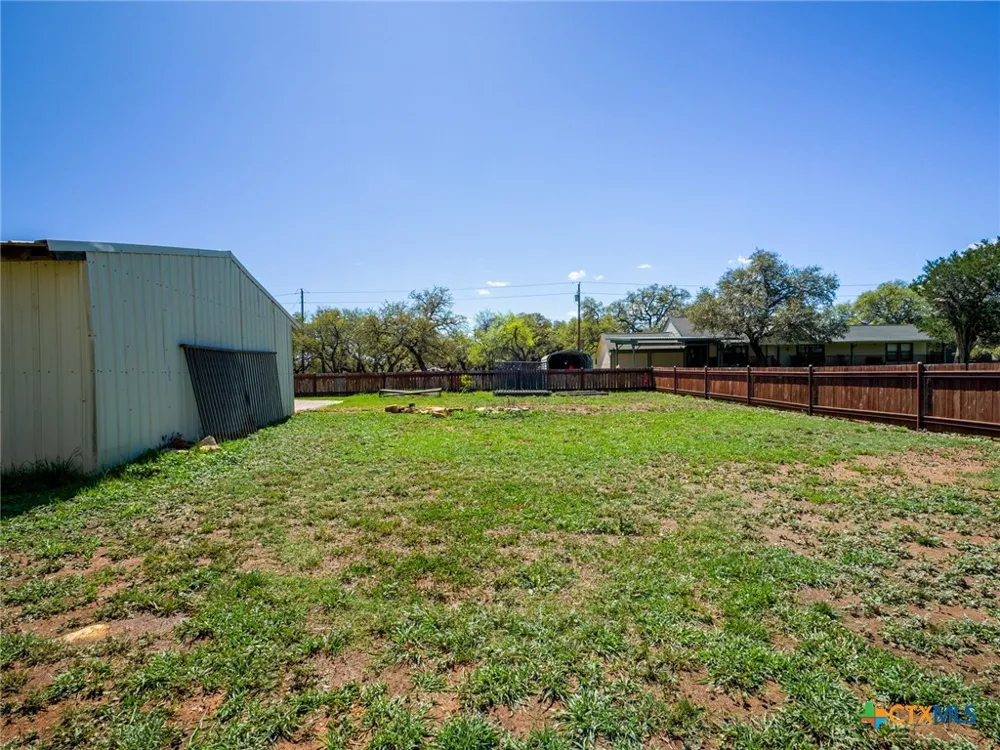 103 N Avenue Q Johnson City, TX 78636