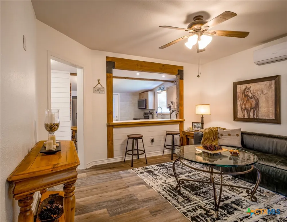 103 N Avenue Q Johnson City, TX 78636