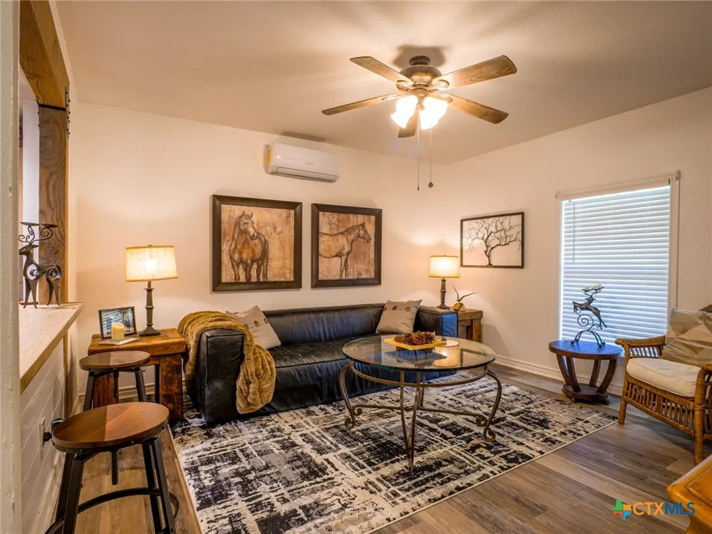 103 N Avenue Q Johnson City, TX 78636