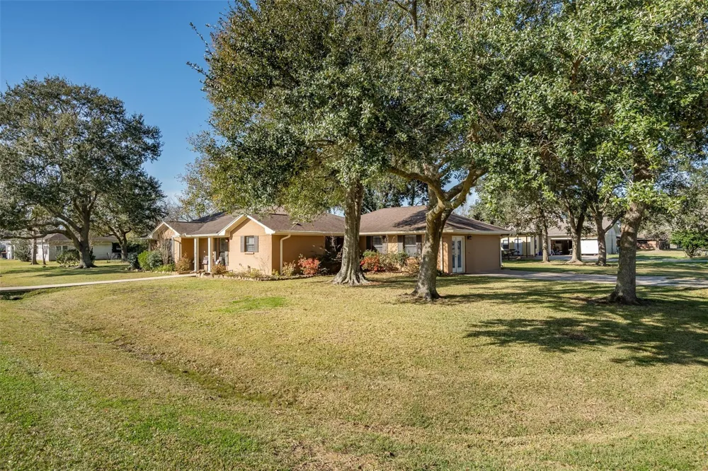 105 Alice Street Anahuac, TX 77514