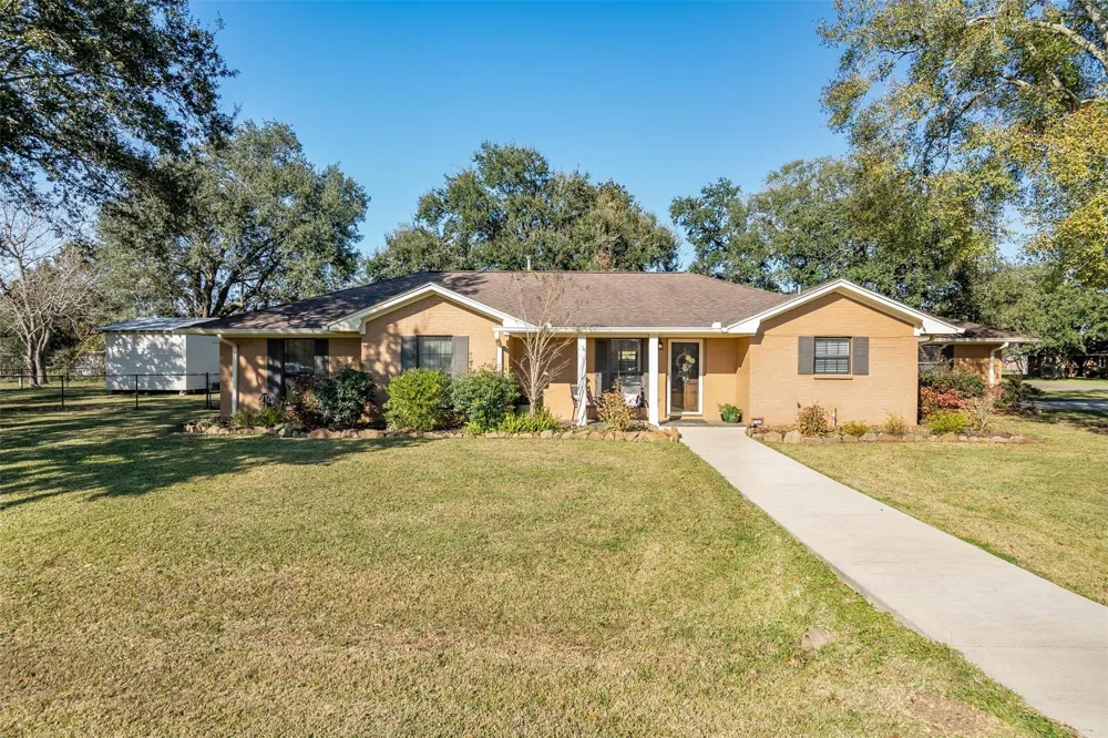 105 Alice Street Anahuac, TX 77514