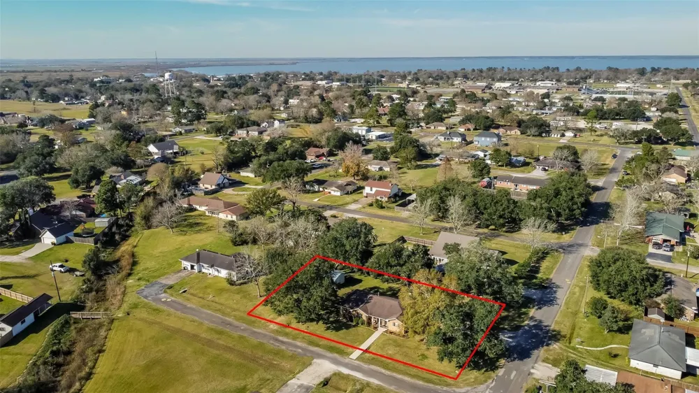 105 Alice Street Anahuac, TX 77514