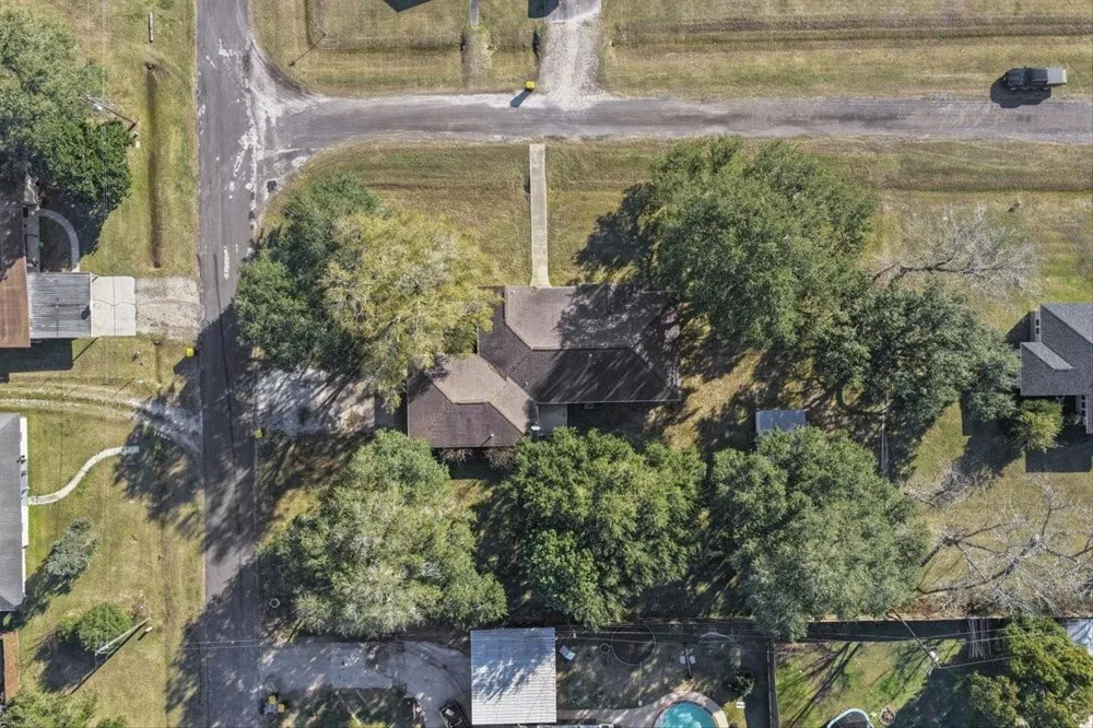 105 Alice Street Anahuac, TX 77514
