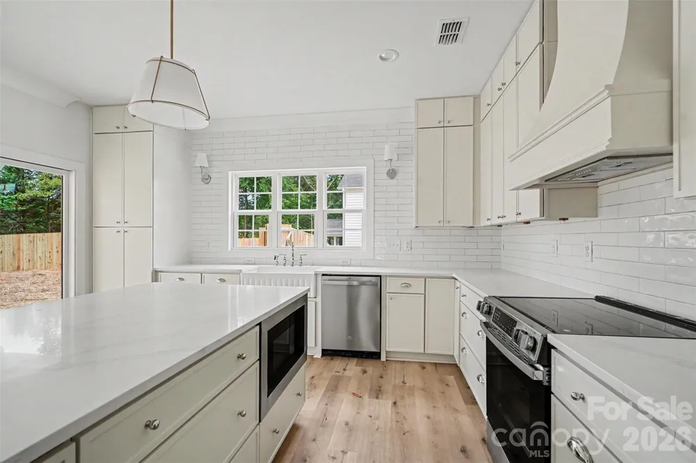 7925 Large Oak Lane Mint Hill, NC 28227
