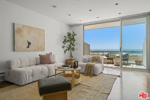 6 Voyage Street #204
