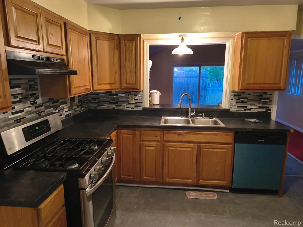 27315 Lathrup Boulevard Lathrup Village City, MI 48076