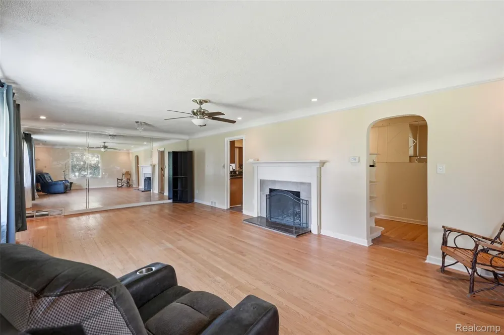 27315 Lathrup Boulevard Lathrup Village City, MI 48076