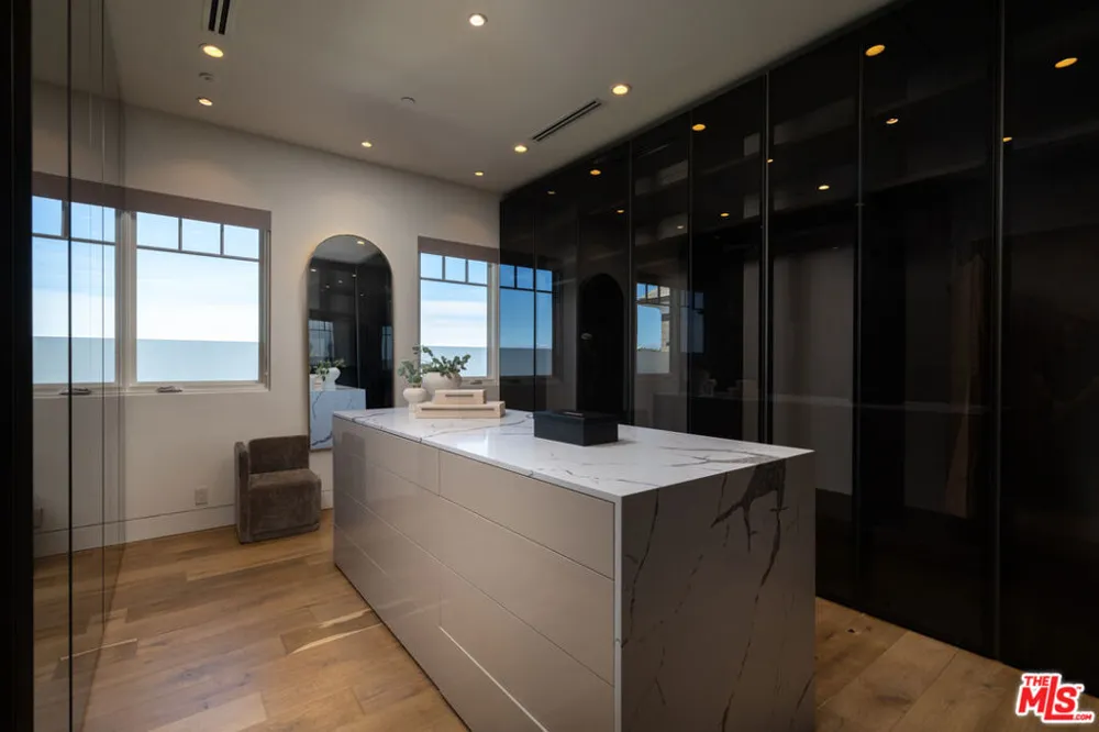 1722 San Remo Drive Pacific Palisades, CA 90272