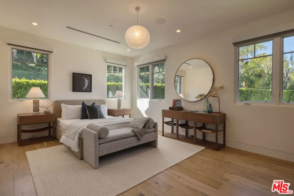 1722 San Remo Drive Pacific Palisades, CA 90272