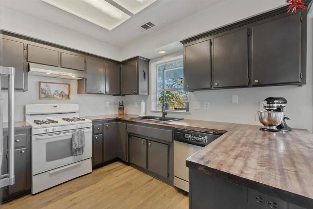 19789 Weide Way Anderson, CA 96007