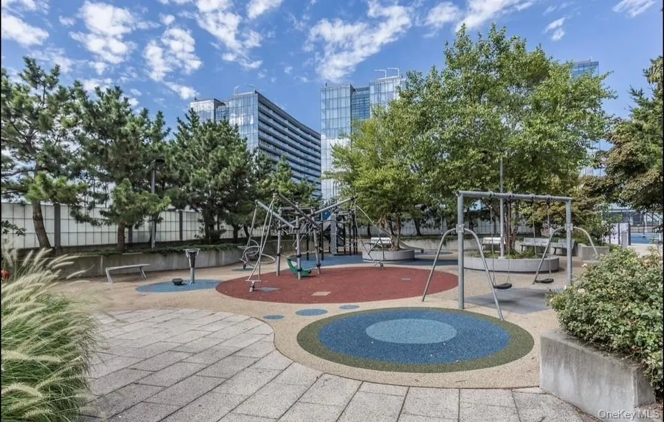 131-01 40th Road #PH2P Flushing, NY 11354
