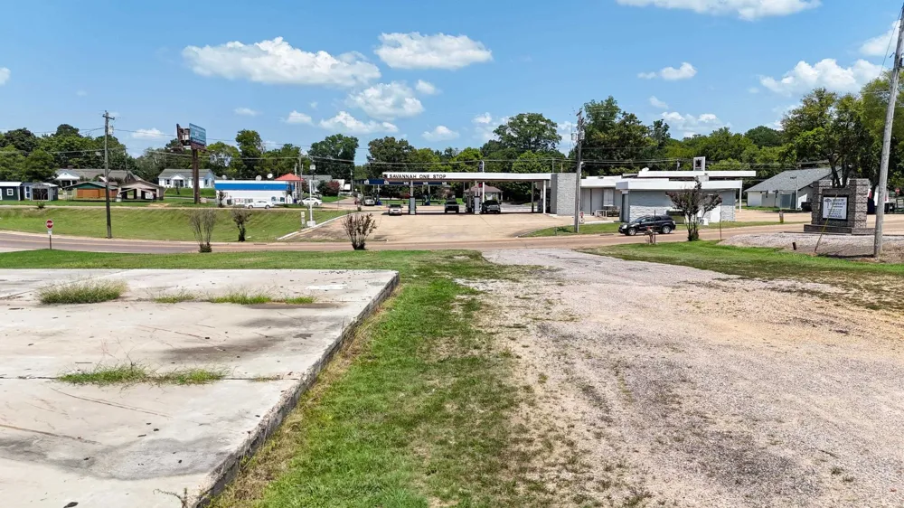 665 WATER ST Savannah, TN 38372