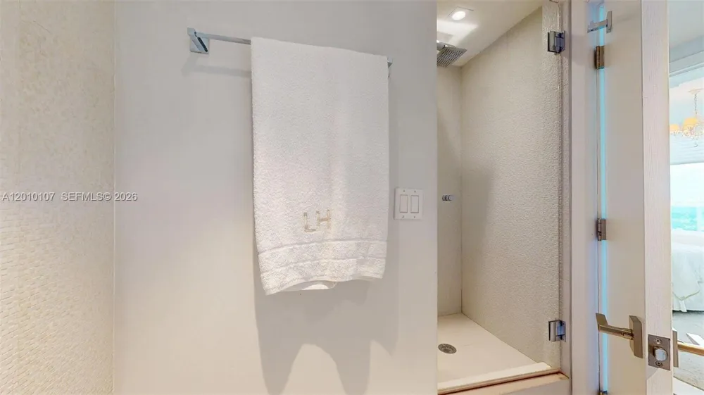 5025 Collins Ave #2206 Miami Beach, FL 33140