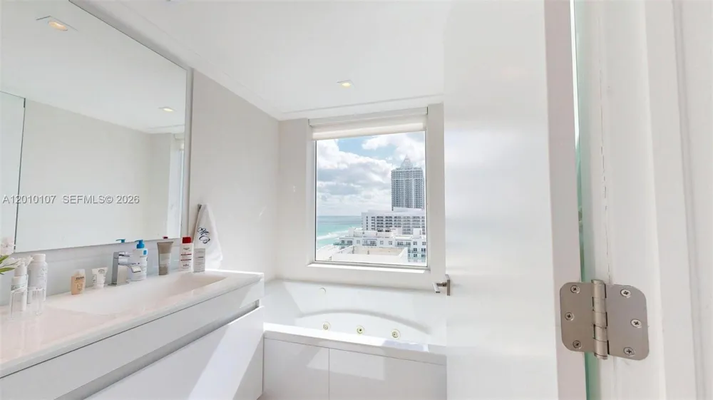 5025 Collins Ave #2206 Miami Beach, FL 33140