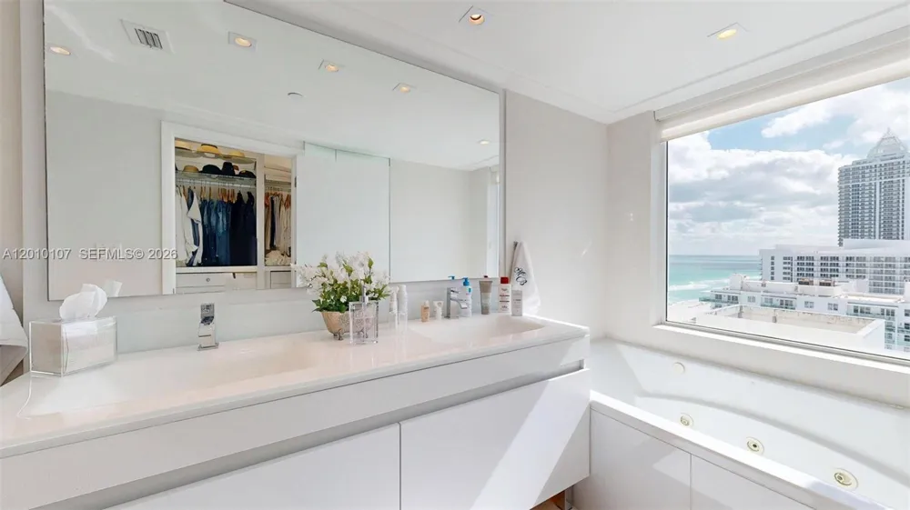 5025 Collins Ave #2206 Miami Beach, FL 33140