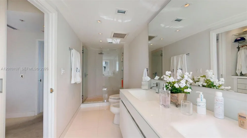 5025 Collins Ave #2206 Miami Beach, FL 33140
