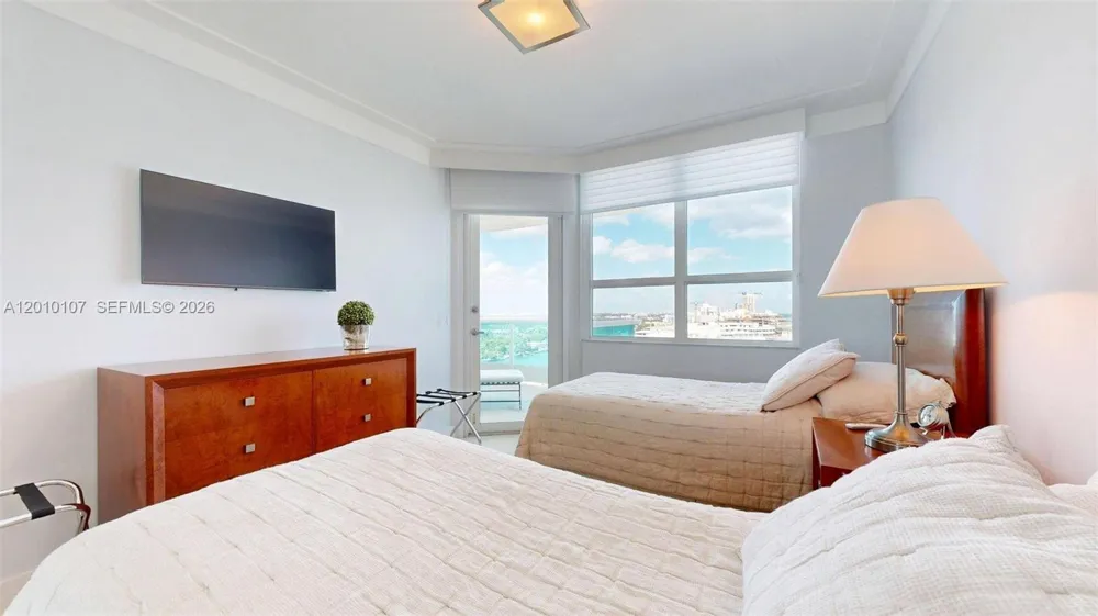 5025 Collins Ave #2206 Miami Beach, FL 33140