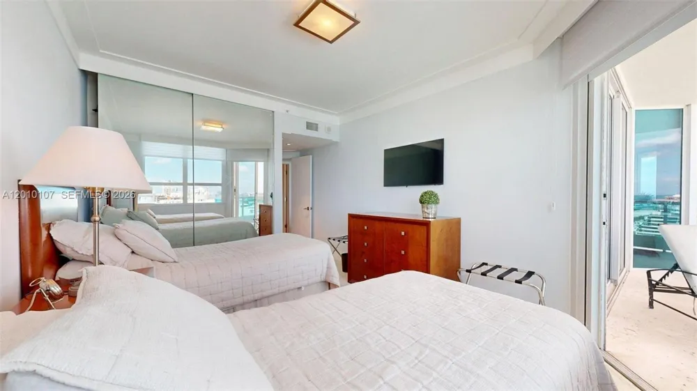 5025 Collins Ave #2206 Miami Beach, FL 33140