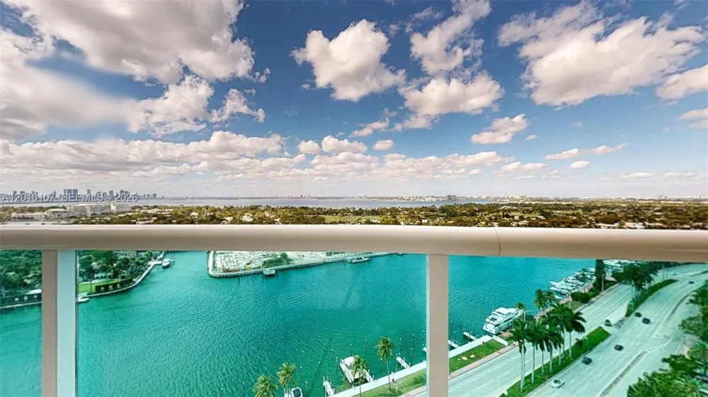 5025 Collins Ave #2206 Miami Beach, FL 33140