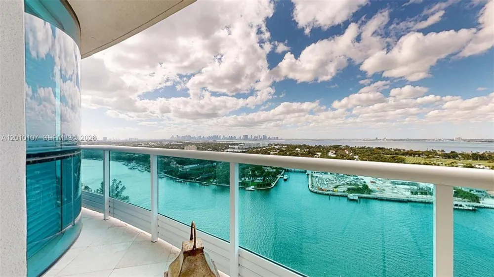5025 Collins Ave #2206 Miami Beach, FL 33140