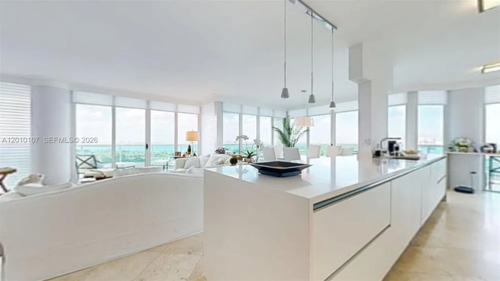 5025 Collins Ave #2206 Miami Beach, FL 33140