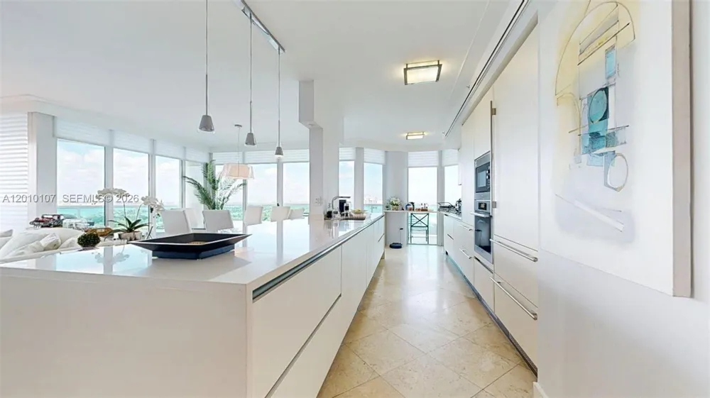 5025 Collins Ave #2206 Miami Beach, FL 33140